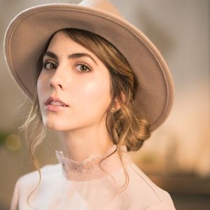 Meet your Posher, Casey anne